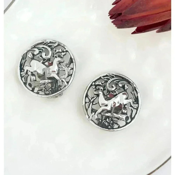Vintage Sarah Covently Leaping Deer Silver Tone Clip On Earrings - Picture 1 of 5